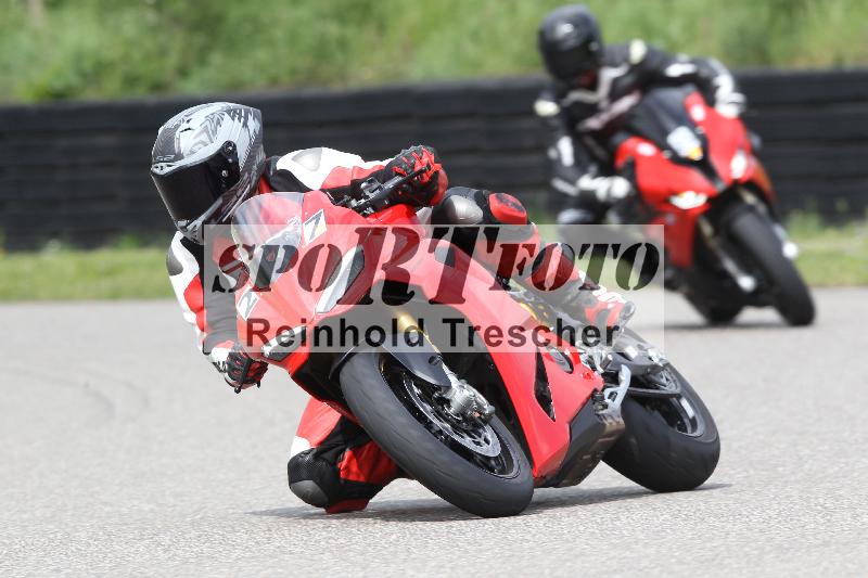 Archiv-2025/10 23.04.2025 Cornu Master School ADR/rot-rouge/27